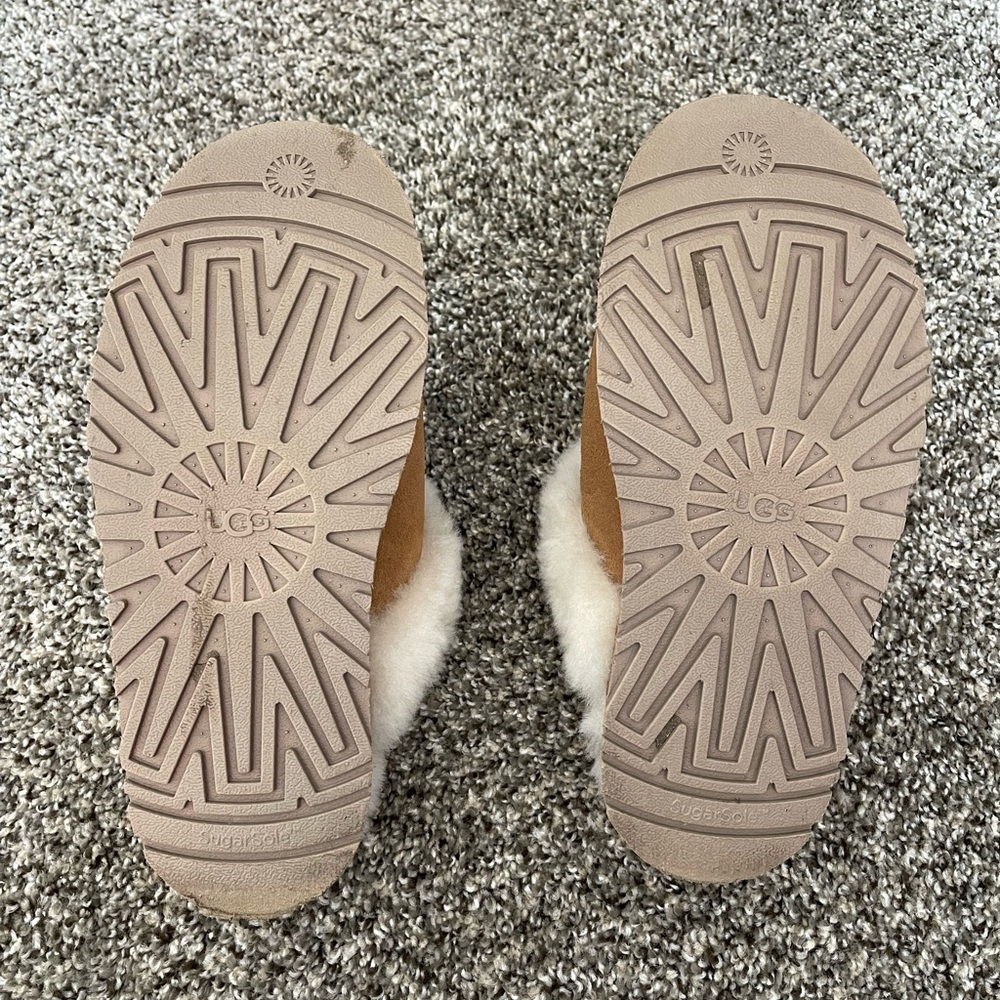 Ugg slip ons - Picture 4 of 6